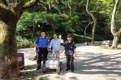 西湖景區(qū)提醒,高溫游覽戶外景點(diǎn)需謹(jǐn)防中暑